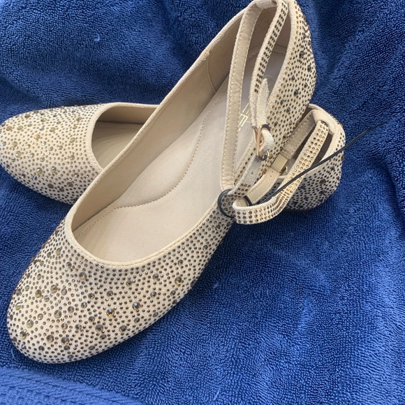 NEW Women's Cream Sequined Dress Shoes 10 - Picture 3 of 7